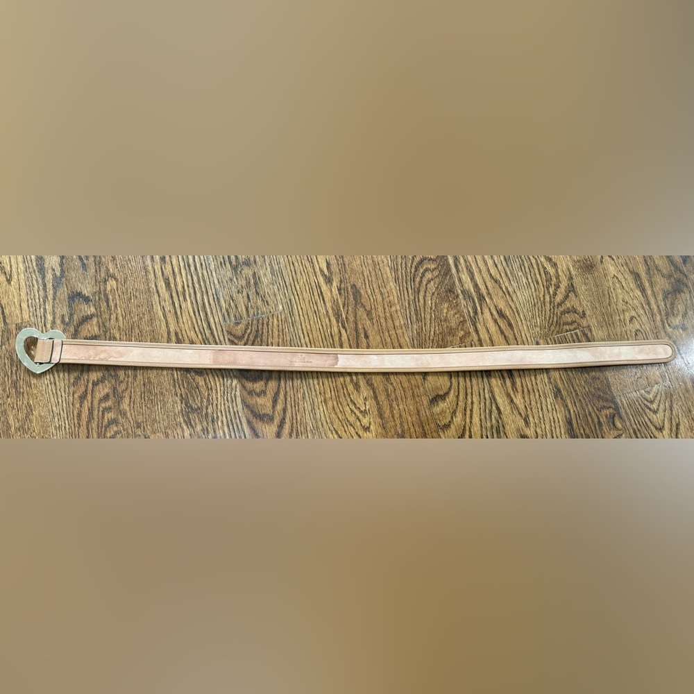 Gucci Beige and Gold Heart Buckle Belt - Picture 4 of 5